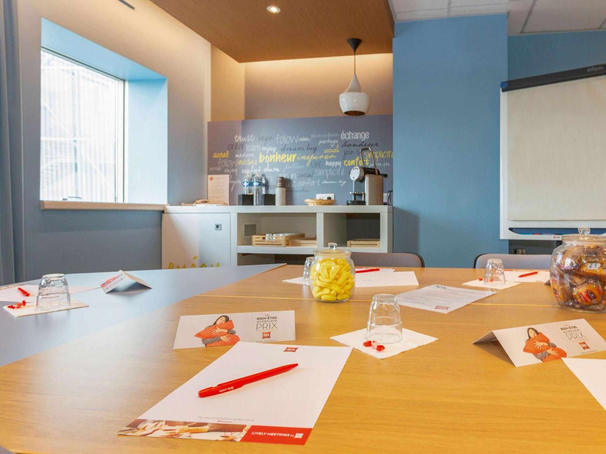 Ibis Centre Gare Sud Hotel 3*
